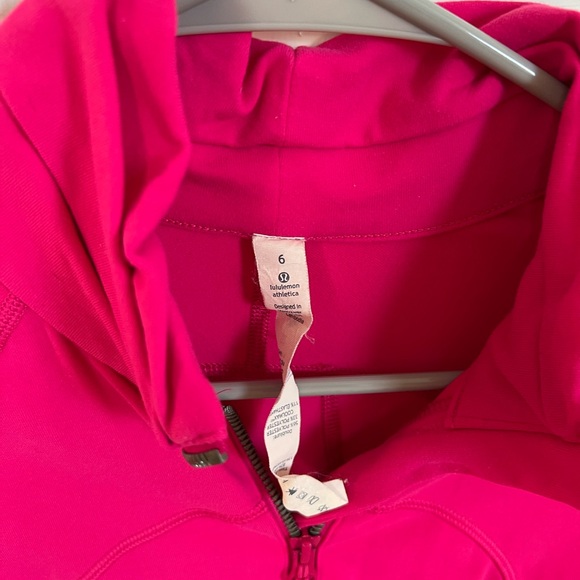Hot pink lululemon jacket size size 6 in good used condition - Picture 2 of 4